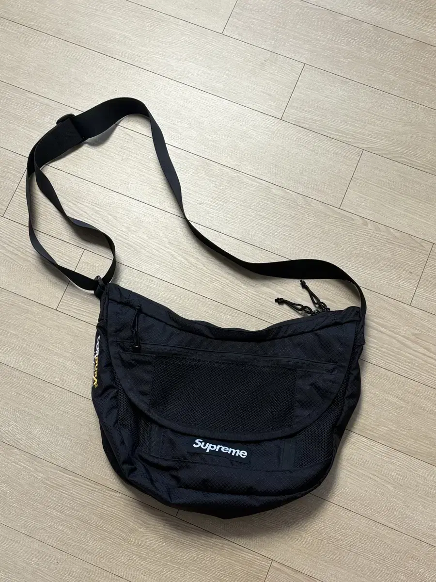 Supreme Mini Duffle Bag Black(24SS) Supreme Mini Duffle Bag